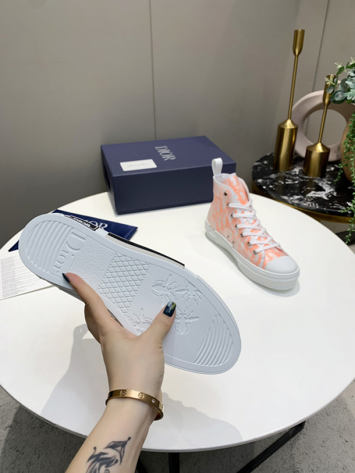 D10R B23 Oblique High Top Sneaker