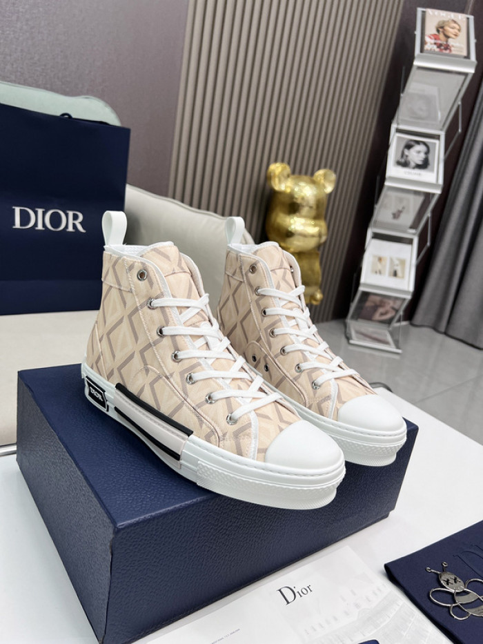 D10R B23 Oblique High Top Sneaker