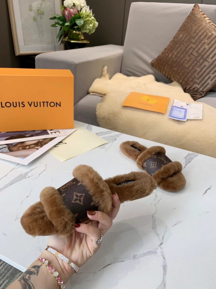 Lou1su1tt slides