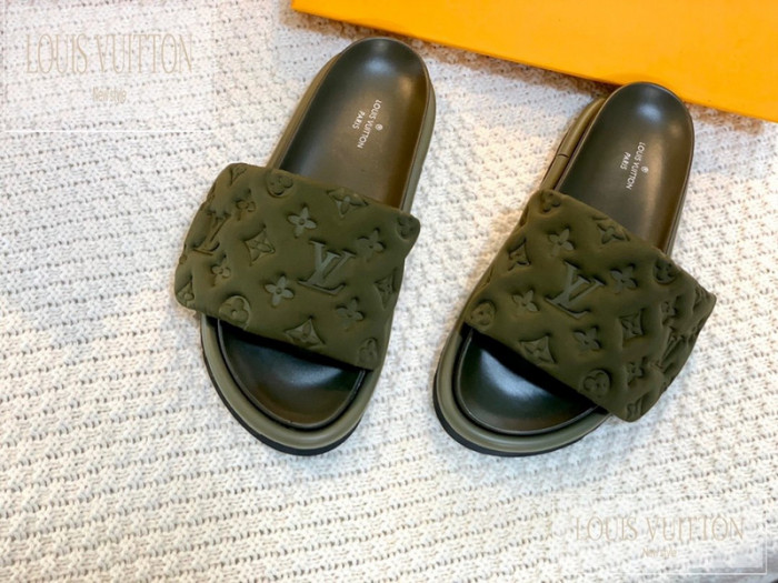 Lou1su1tt slides