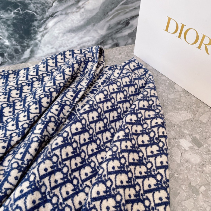 D10R SCARF