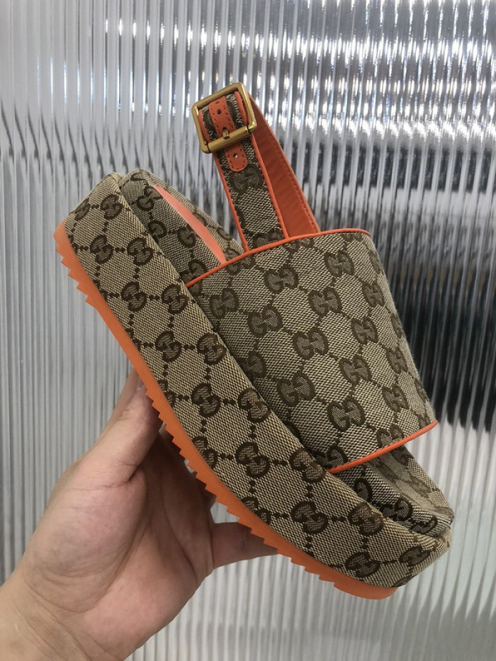 Gu66 SLIPPERS