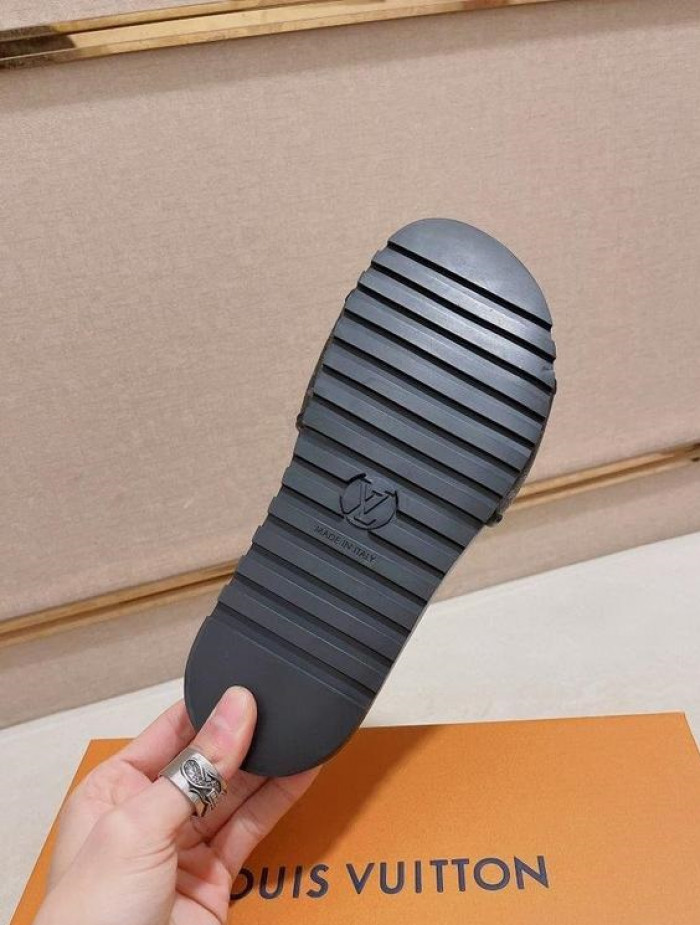 Lou1su1tt slides