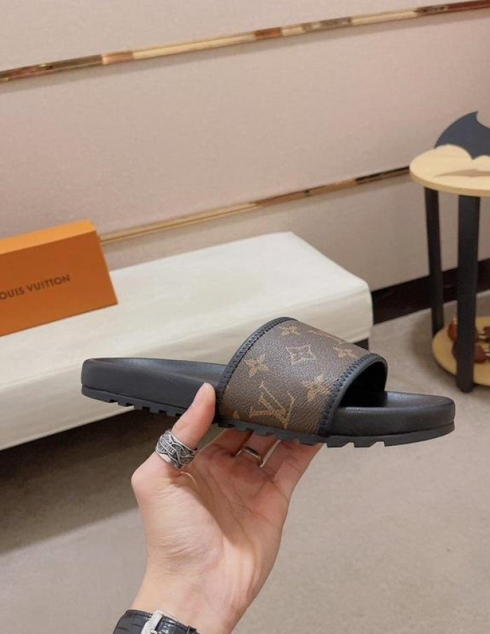 Lou1su1tt slides