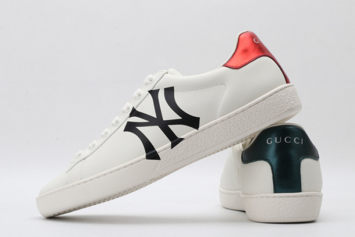 Gu66 Ace Embroidered Low-Top Sneaker