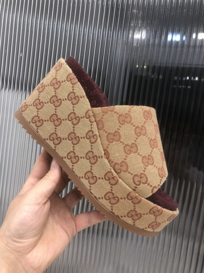 Gu66 SLIPPERS