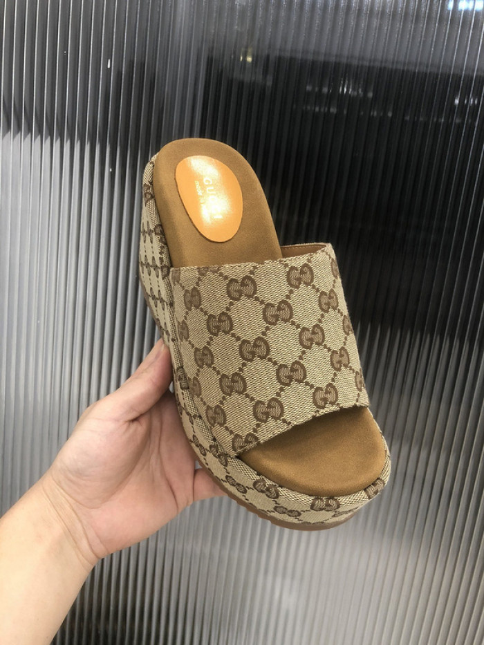 Gu66 SLIPPERS