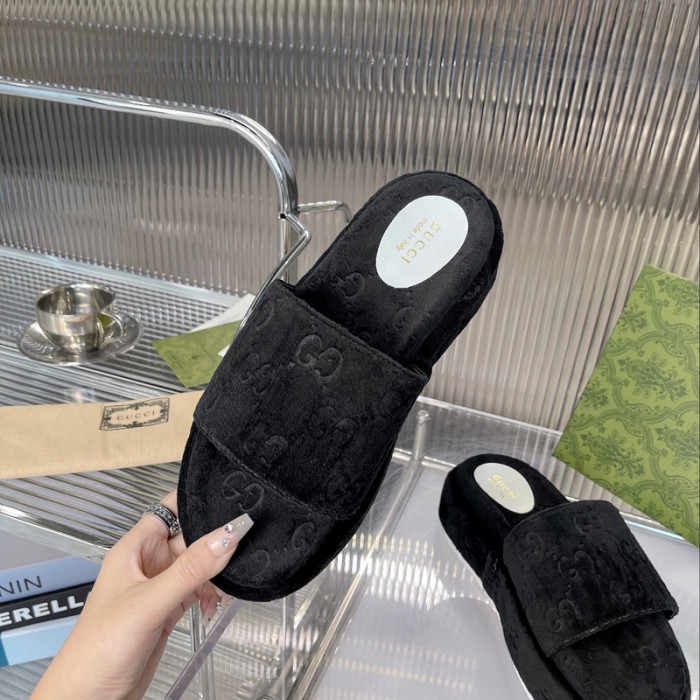 Gu66 SLIPPERS