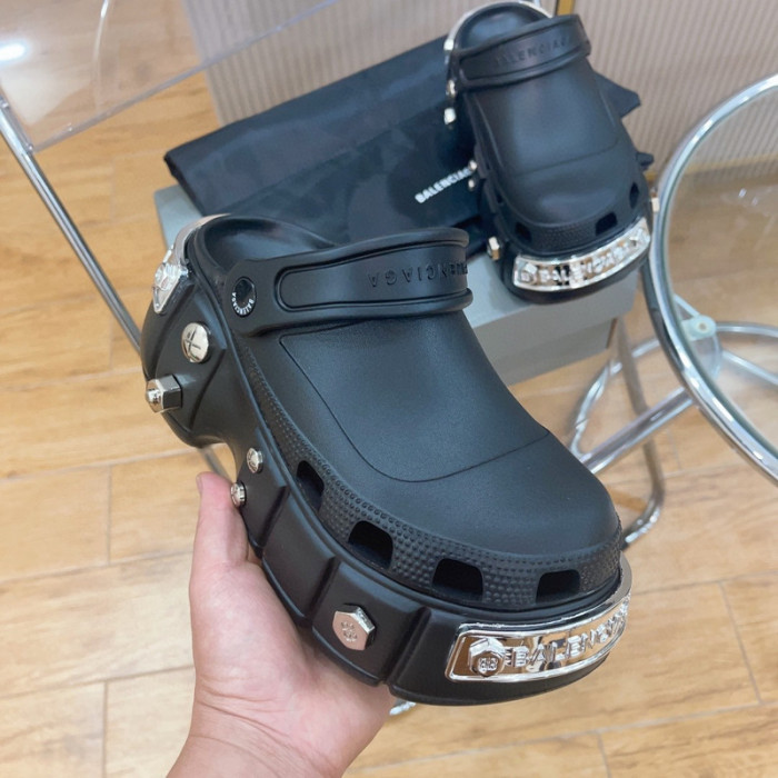 BLCG SLIPPERS