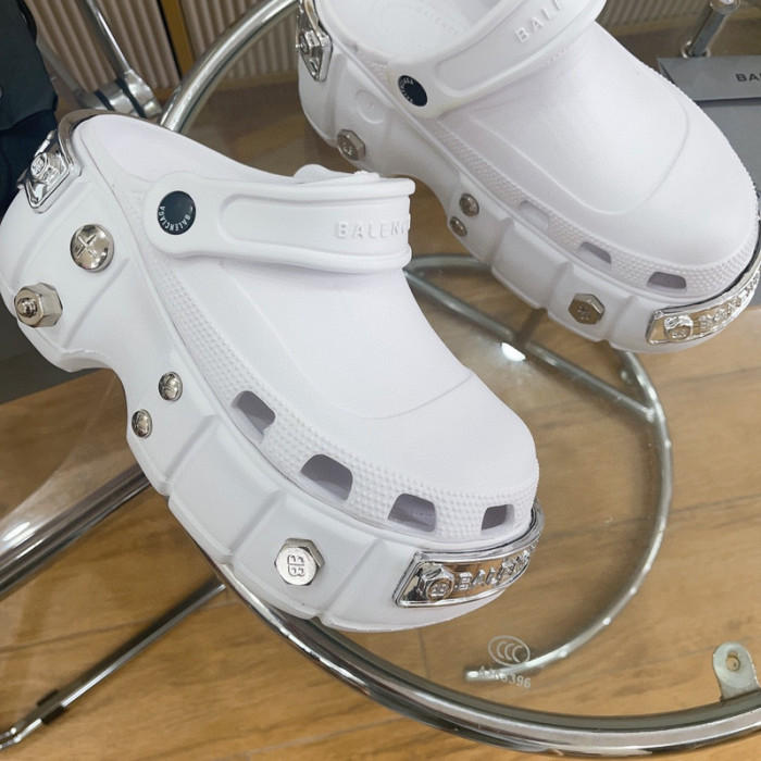 BLCG SLIPPERS