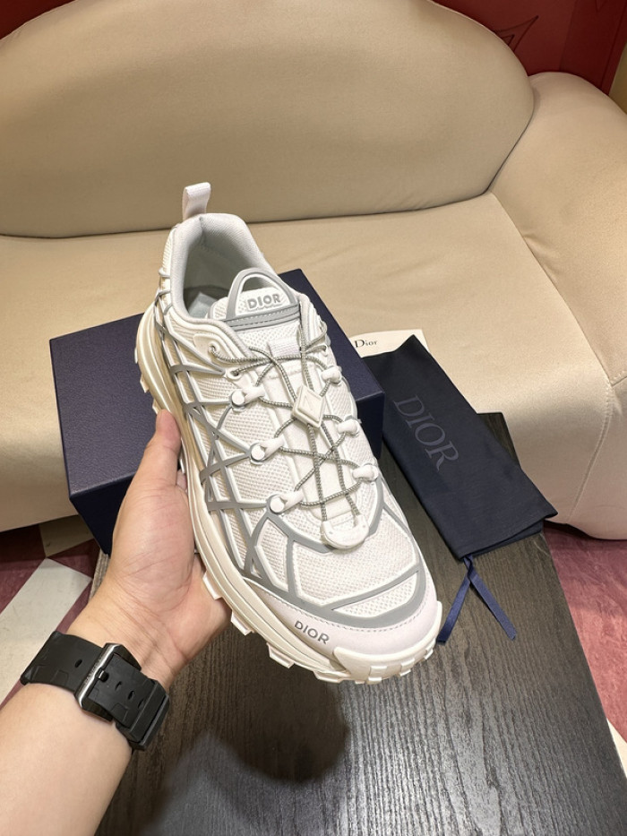 D10R B31 Runner White Grey