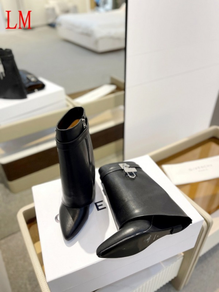 G1VENCHY BOOTS