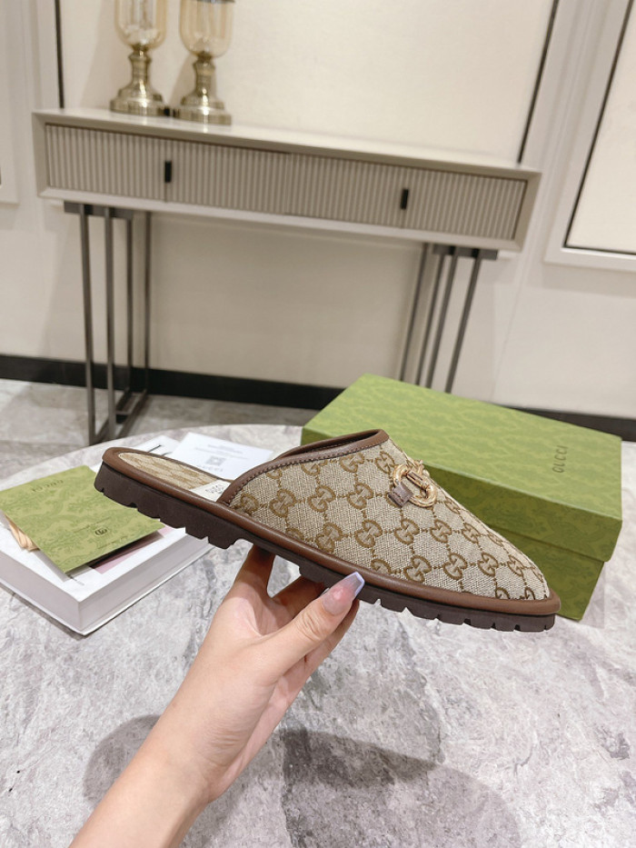 Gu66 SLIPPERS