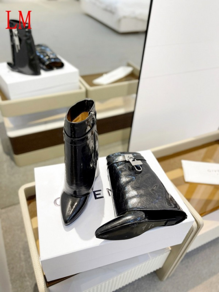 G1VENCHY BOOTS