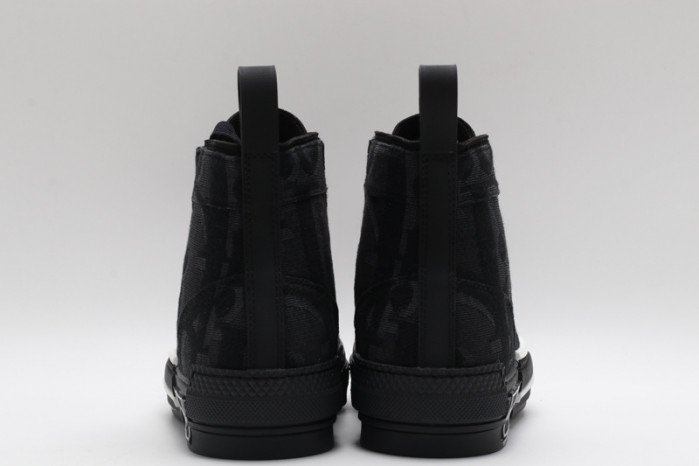 D10R B23 Oblique High Top Sneaker