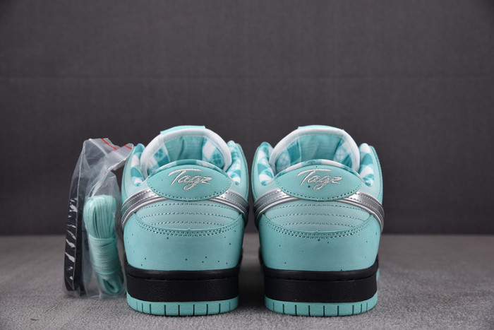 nike T*f*ny sb dunk low lobster bv1310-402