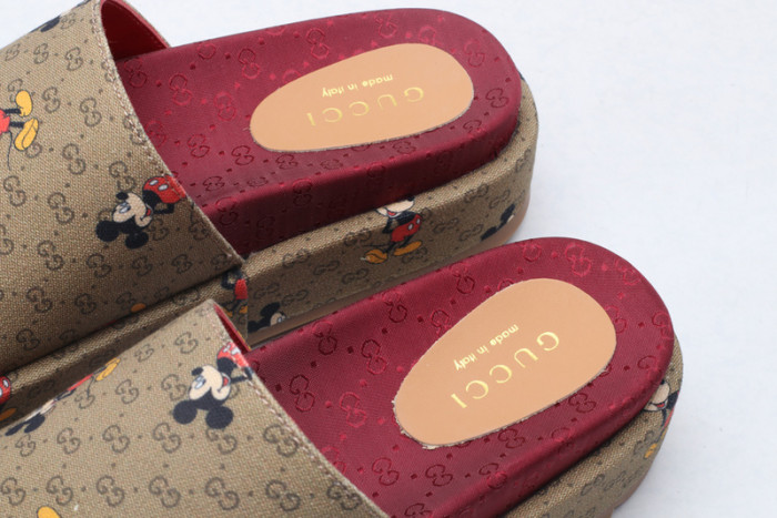 Gu66 SLIPPERS