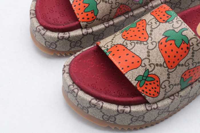Gu66 SLIPPERS