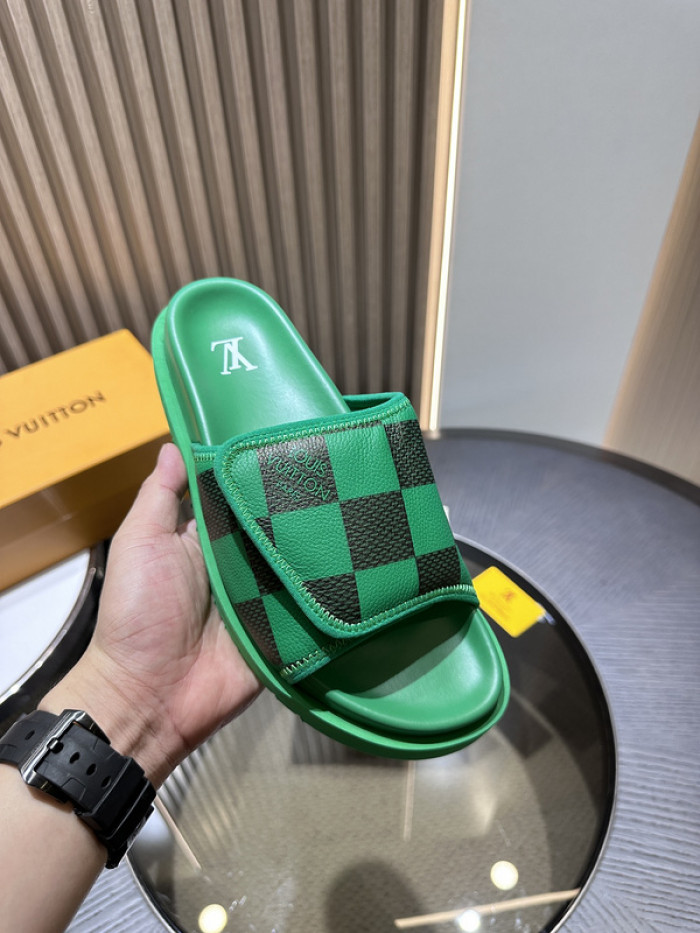 Lou1su1tt slides