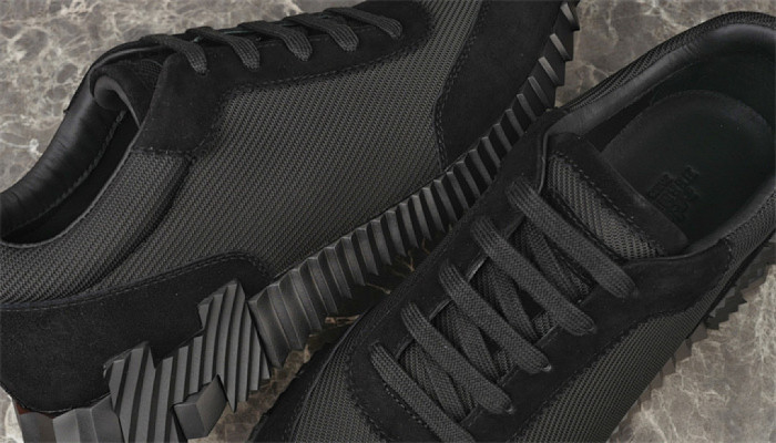 H**me5 Sneaker
