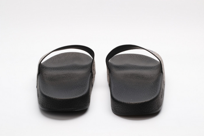 Gu66 SLIPPERS