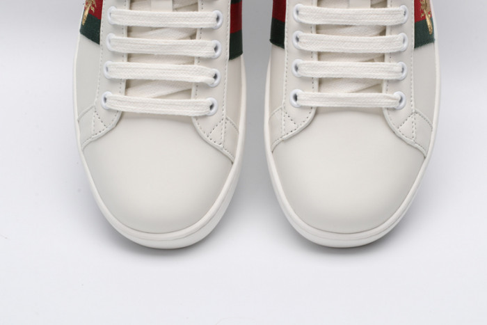 Gu66 Ace Embroidered Low-Top Sneaker white with bee