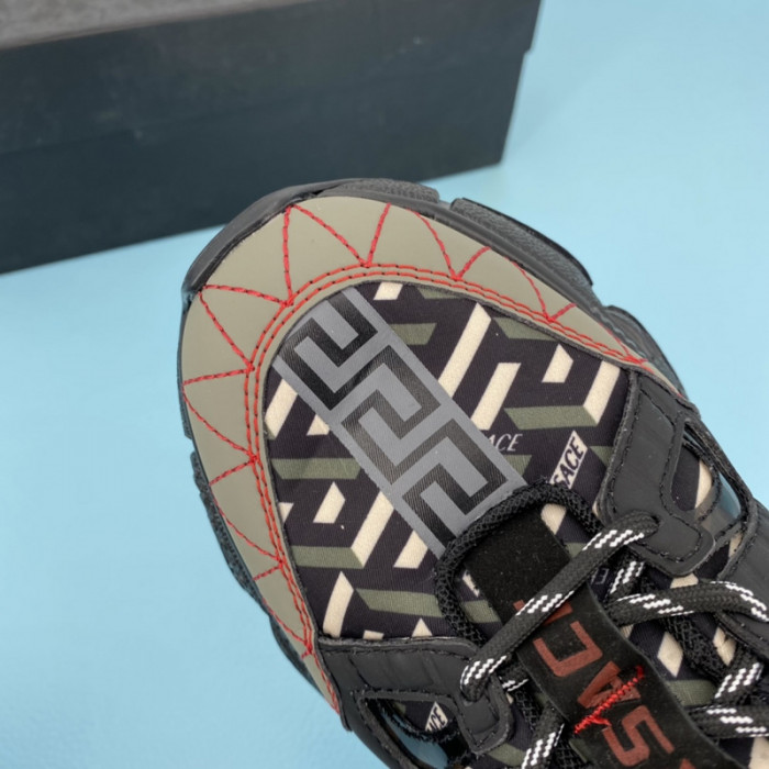 VERS SNEAKERS