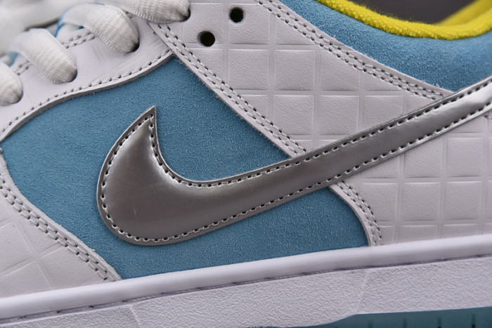 How the FTC x Nike SB Dunk Low DH7687-400