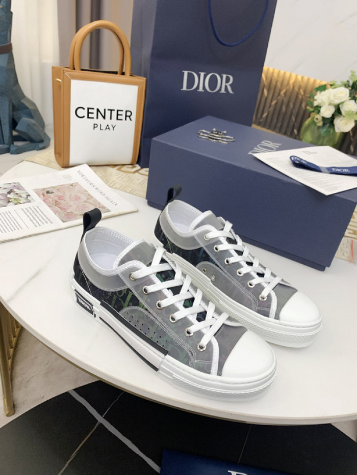 D10R B23 Oblique Low Top Sneaker