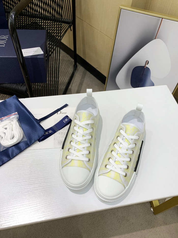 D10R B23 Oblique Low Top Sneaker