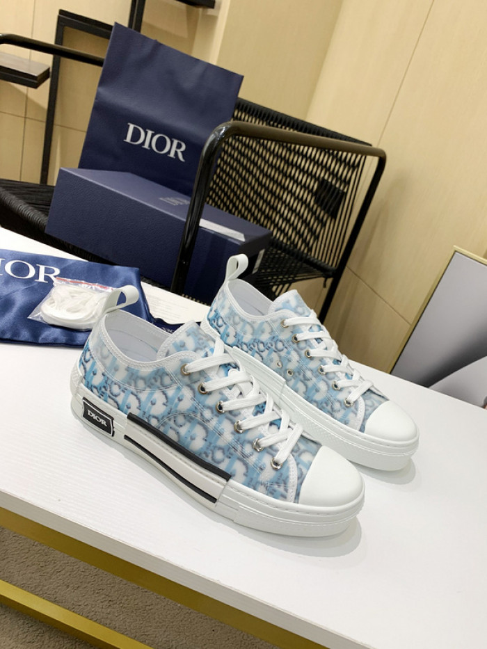D10R B23 Oblique Low Top Sneaker