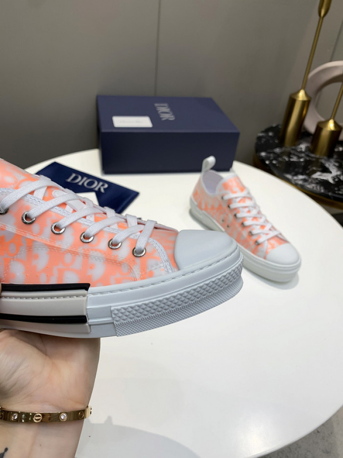 D10R B23 Oblique Low Top Sneaker