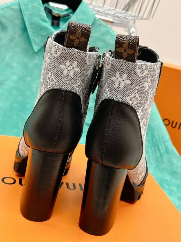lou1su1tt Boots