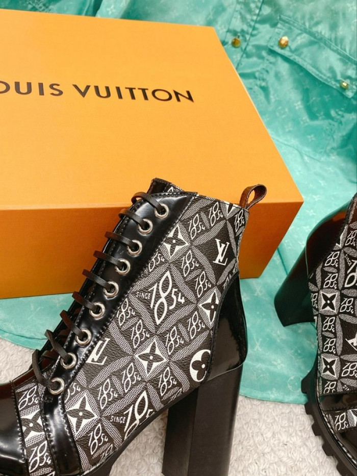 lou1su1tt Boots