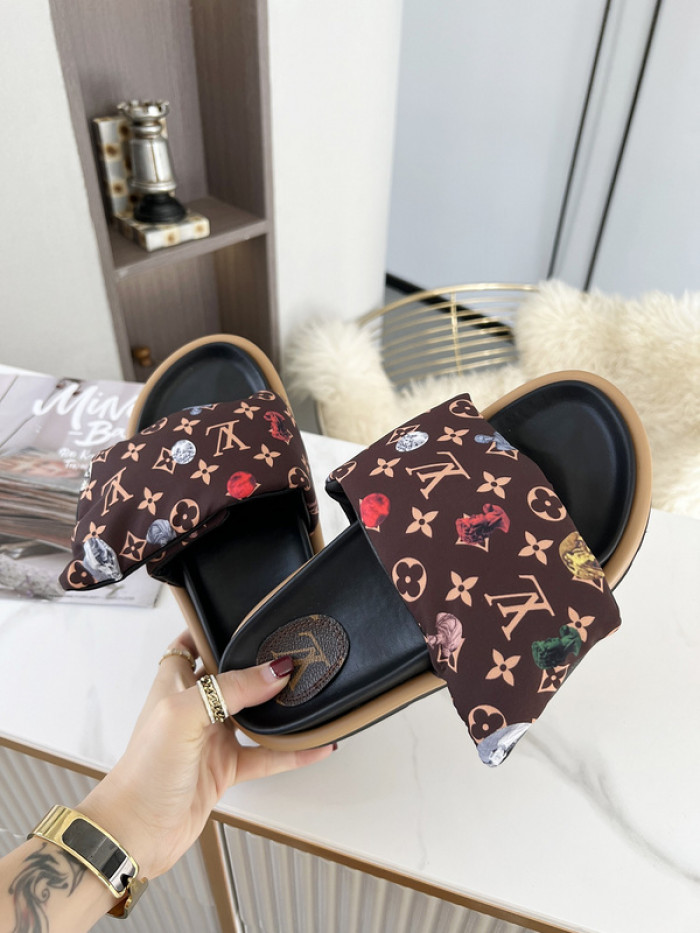 Lou1su1tt slides