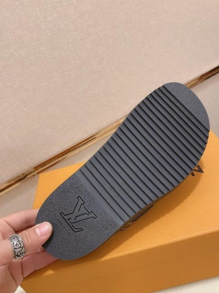 Lou1su1tt slides