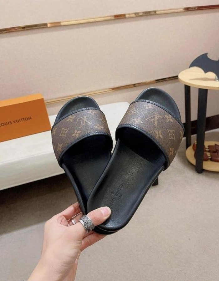 Lou1su1tt slides