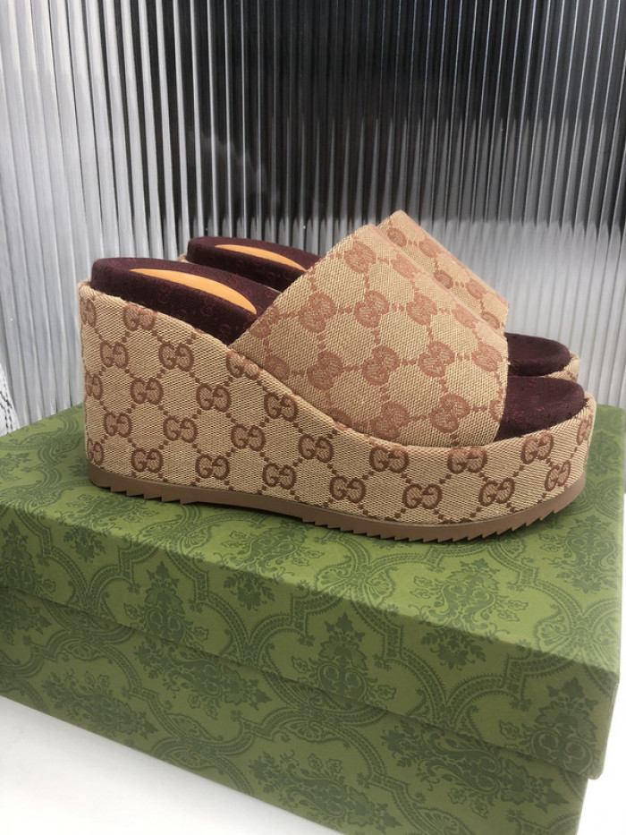 Gu66 SLIPPERS