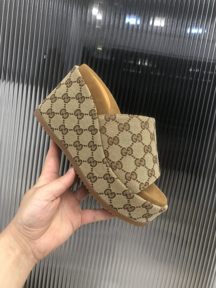 Gu66 SLIPPERS