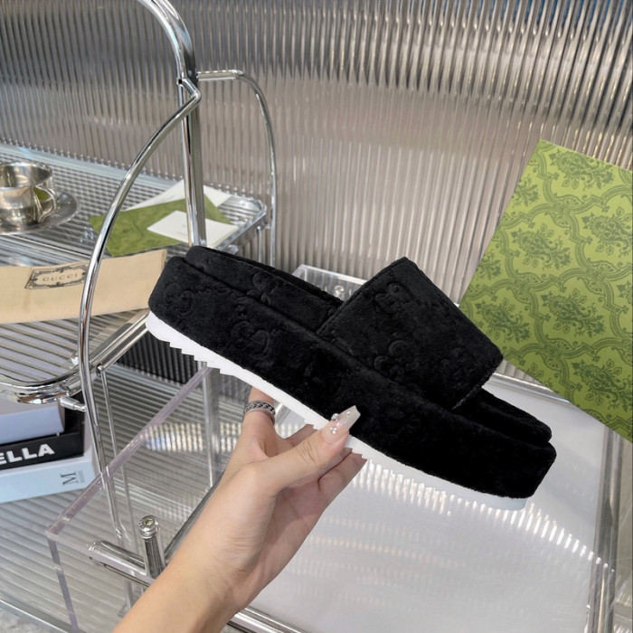 Gu66 SLIPPERS