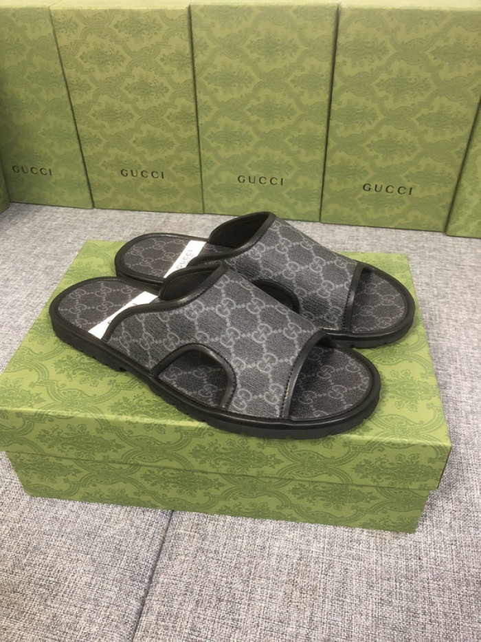 Gu66 SLIPPERS