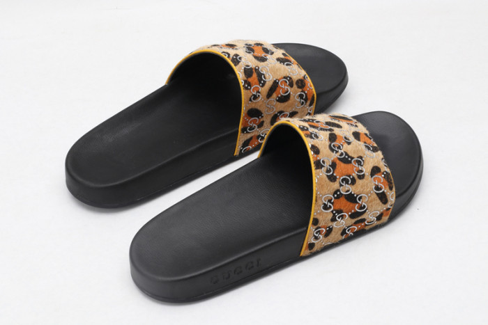 Gu66 SLIPPERS