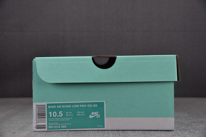 nike T*f*ny sb dunk low lobster bv1310-402