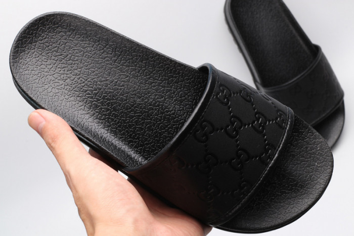 Gu66 SLIPPERS