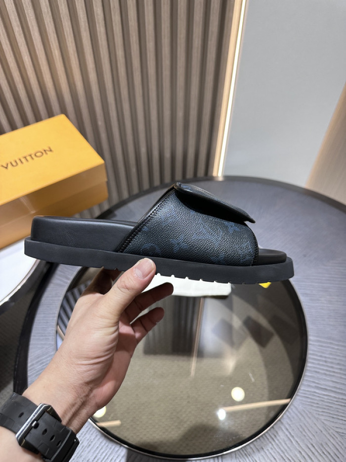 Lou1su1tt slides