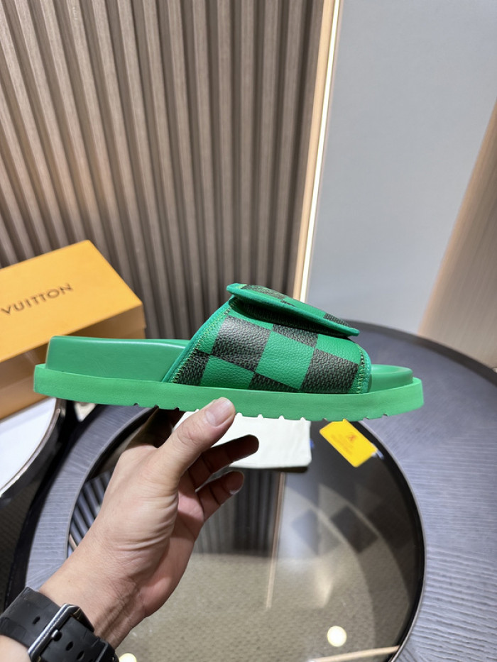 Lou1su1tt slides