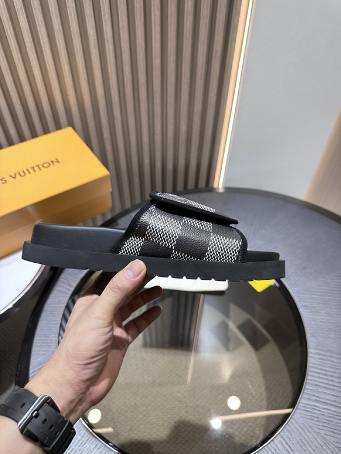Lou1su1tt slides