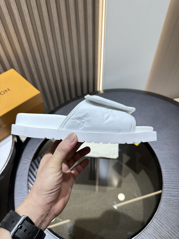 Lou1su1tt slides