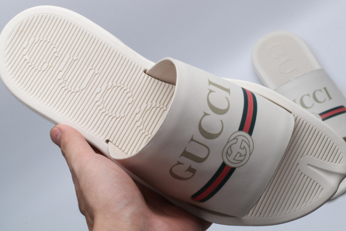 Gu66 SLIPPERS