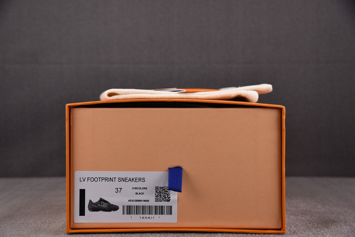 Lou1su1tt Footprint Soccer Black White